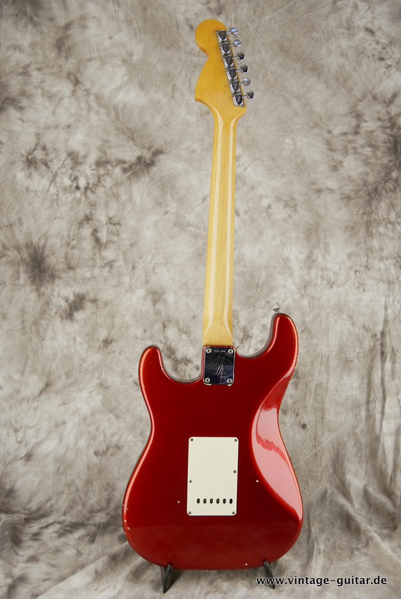 img/vintage/3649/Fender_Stratocaster_candy_apple_red_1969-002.JPG
