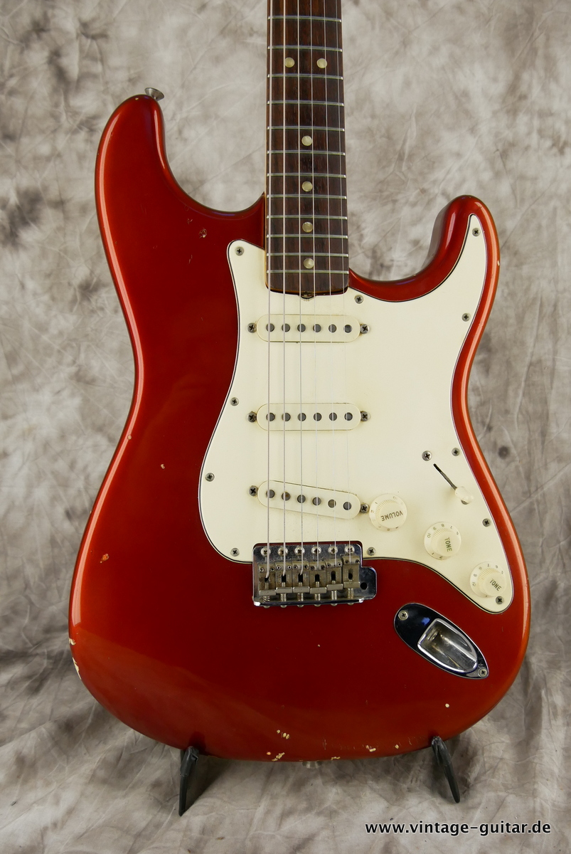 Fender_Stratocaster_candy_apple_red_1969-003.JPG
