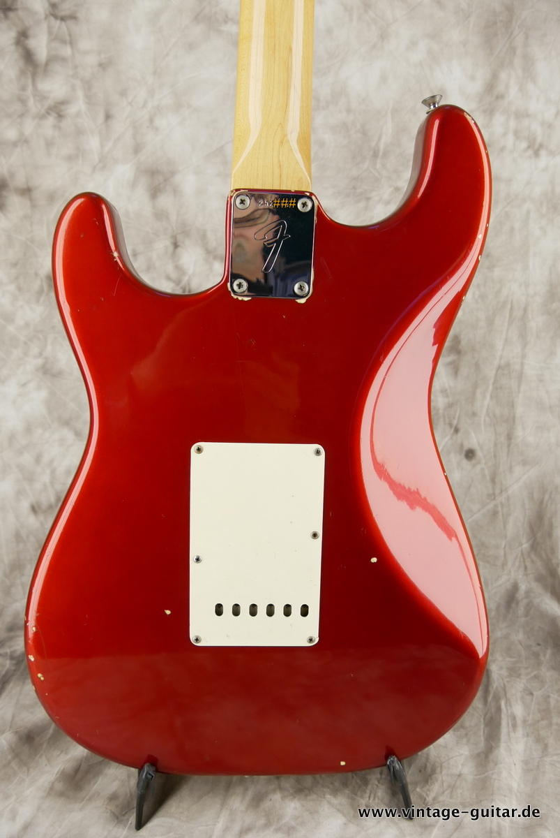 img/vintage/3649/Fender_Stratocaster_candy_apple_red_1969-004.JPG