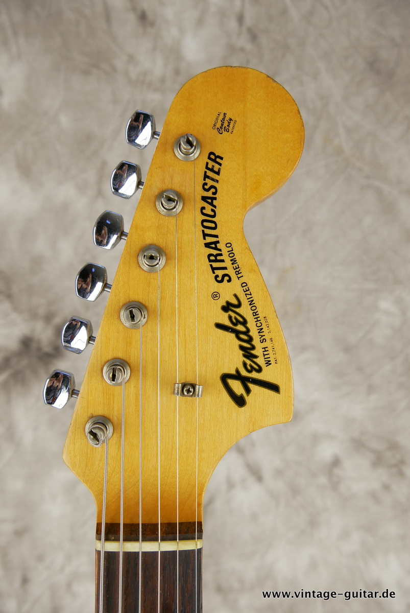 img/vintage/3649/Fender_Stratocaster_candy_apple_red_1969-009.JPG