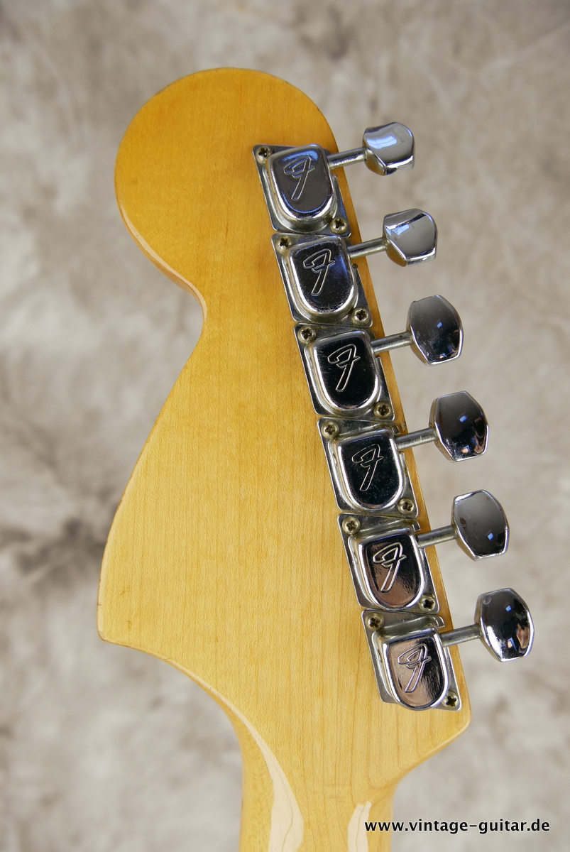 img/vintage/3649/Fender_Stratocaster_candy_apple_red_1969-010.JPG