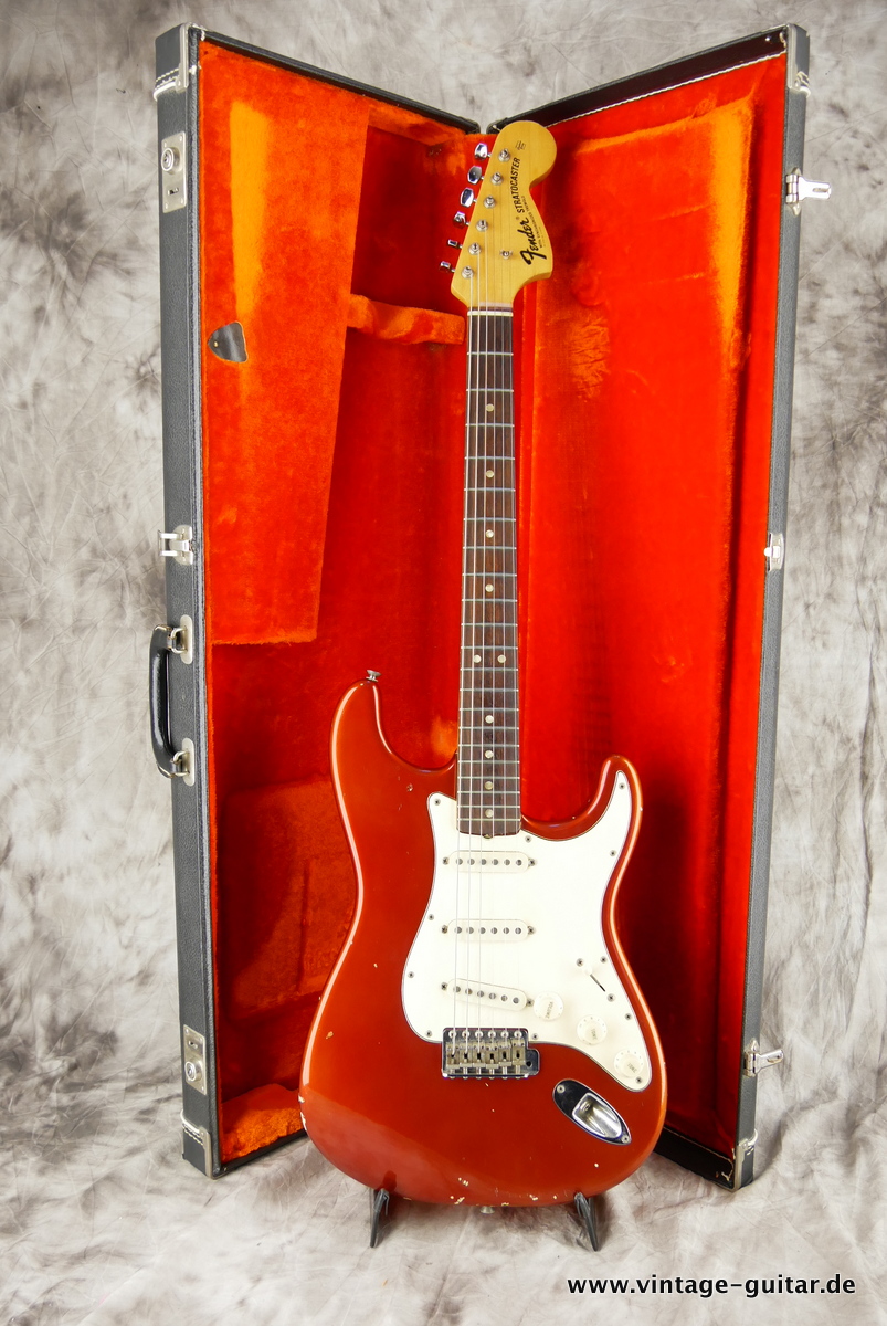 img/vintage/3649/Fender_Stratocaster_candy_apple_red_1969-013.JPG
