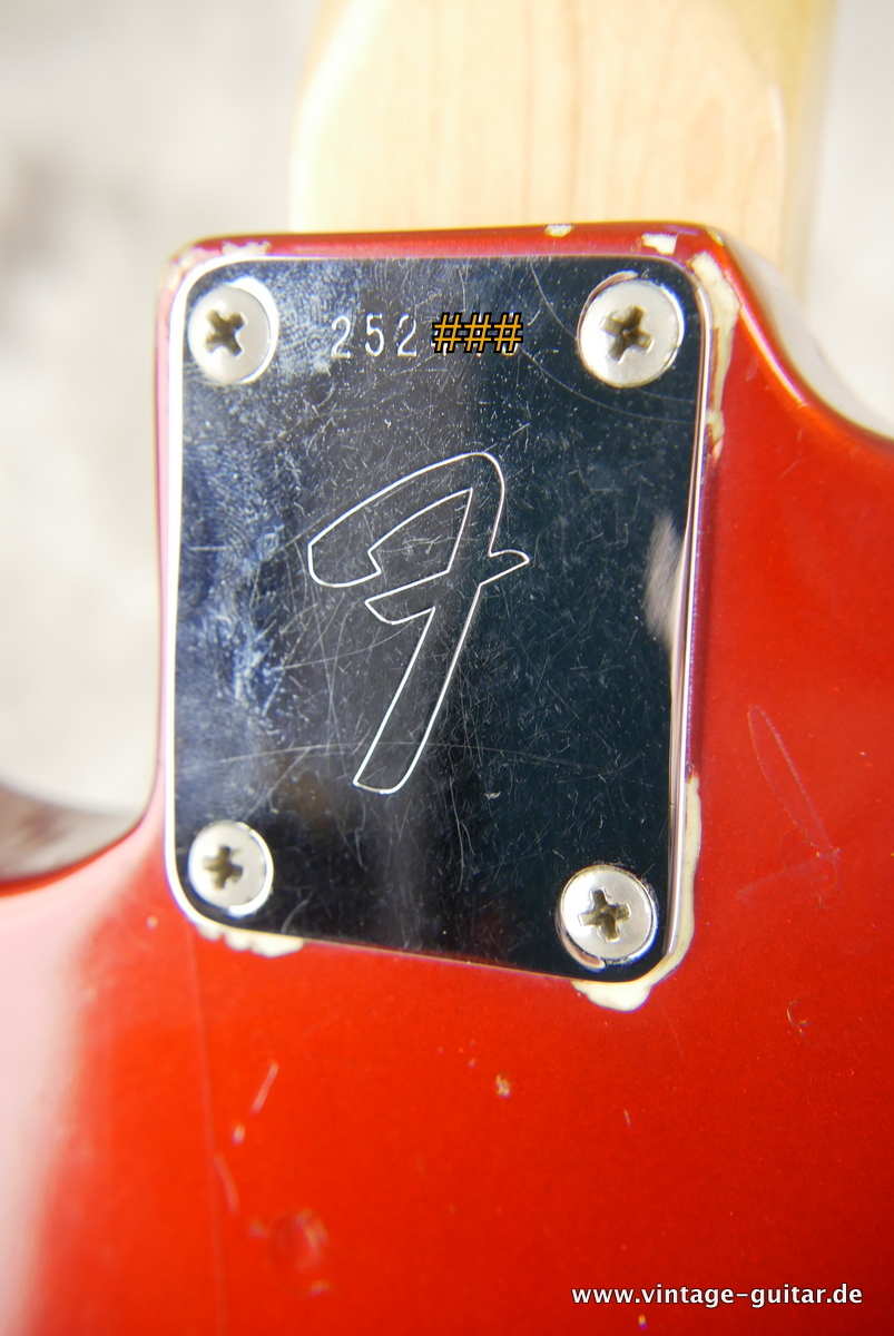 img/vintage/3649/Fender_Stratocaster_candy_apple_red_1969-014.JPG