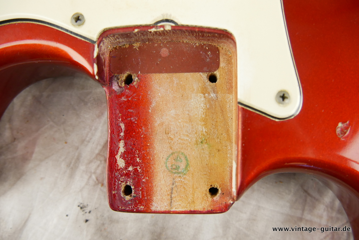 img/vintage/3649/Fender_Stratocaster_candy_apple_red_1969-019.JPG