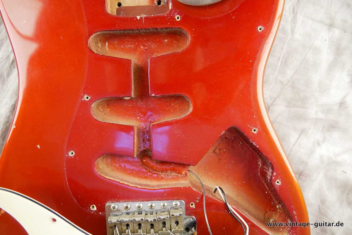 img/vintage/3649/Fender_Stratocaster_candy_apple_red_1969-028.JPG