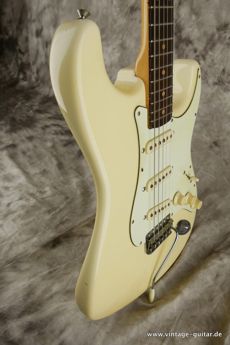 img/vintage/3658/Fender_Stratocaster_white_refinished_new_parts_1963-005.JPG