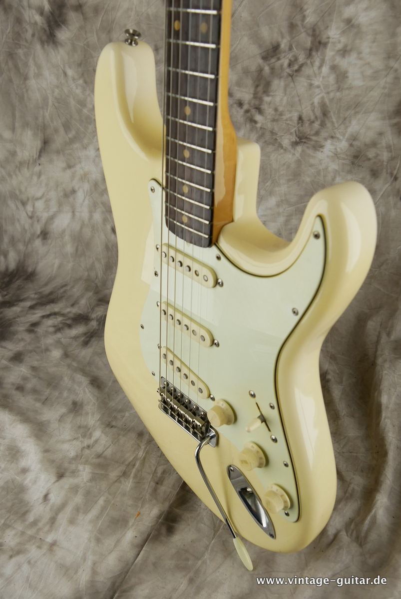 Fender_Stratocaster_white_refinished_new_parts_1963-006.JPG