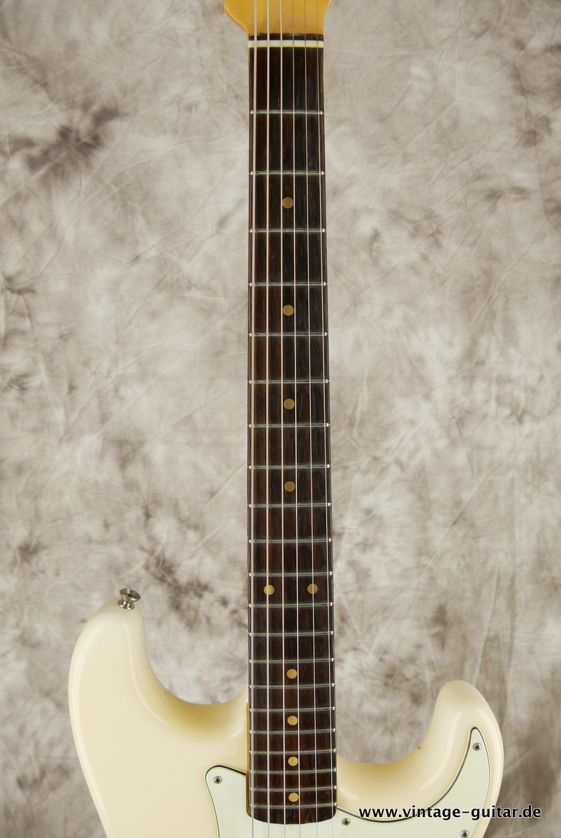 img/vintage/3658/Fender_Stratocaster_white_refinished_new_parts_1963-011.JPG