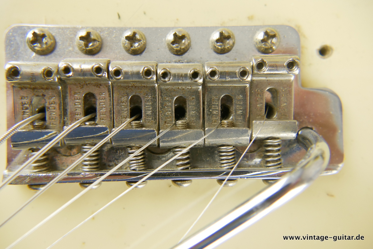 Fender_Stratocaster_white_refinished_new_parts_1963-014.JPG