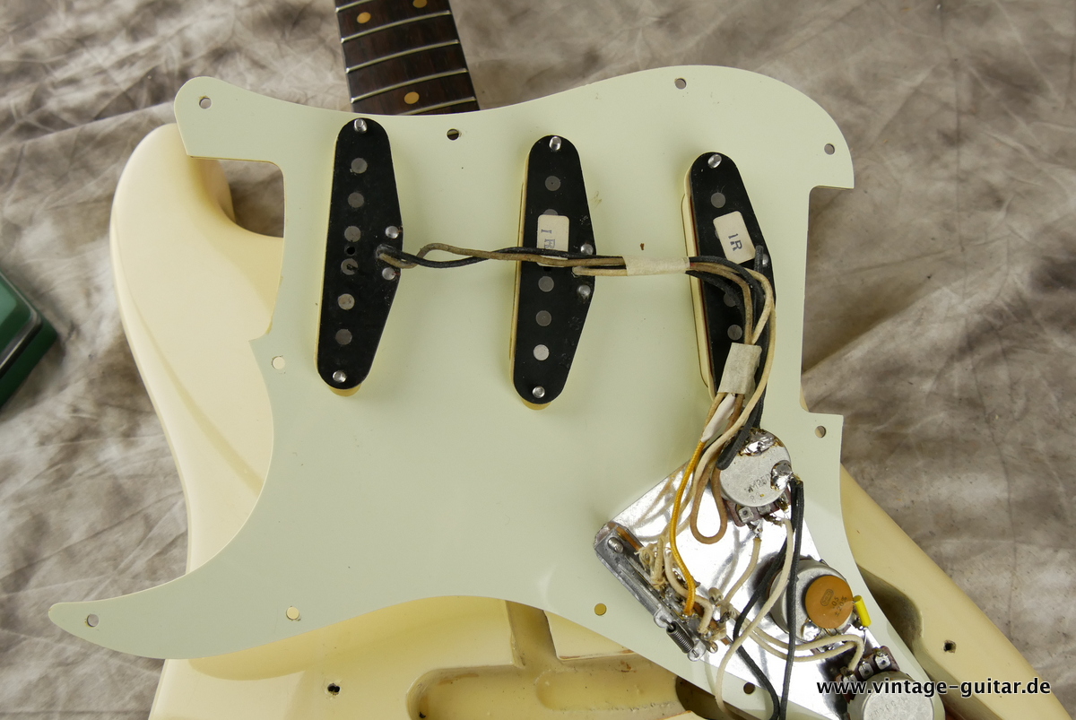 Fender_Stratocaster_white_refinished_new_parts_1963-015.JPG