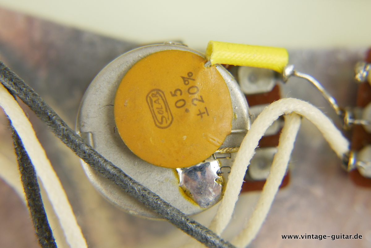 img/vintage/3658/Fender_Stratocaster_white_refinished_new_parts_1963-018.JPG