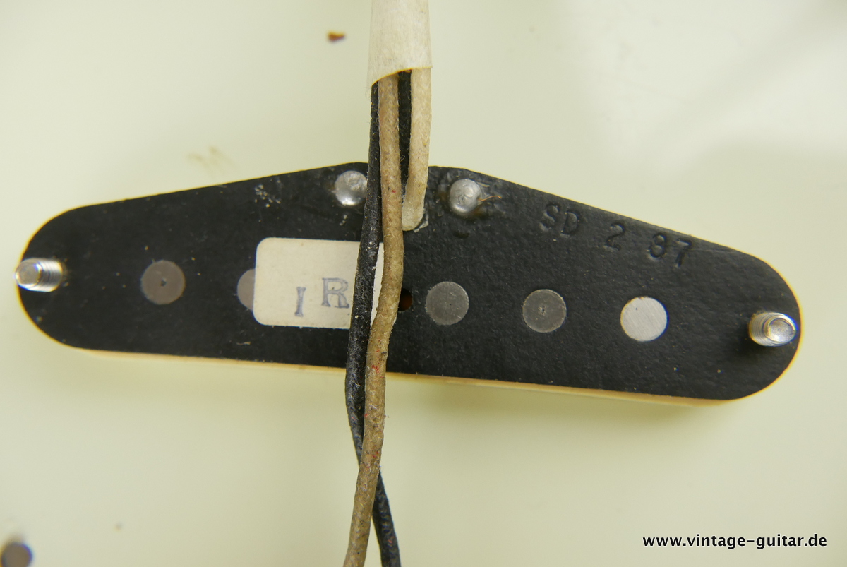 img/vintage/3658/Fender_Stratocaster_white_refinished_new_parts_1963-019.JPG