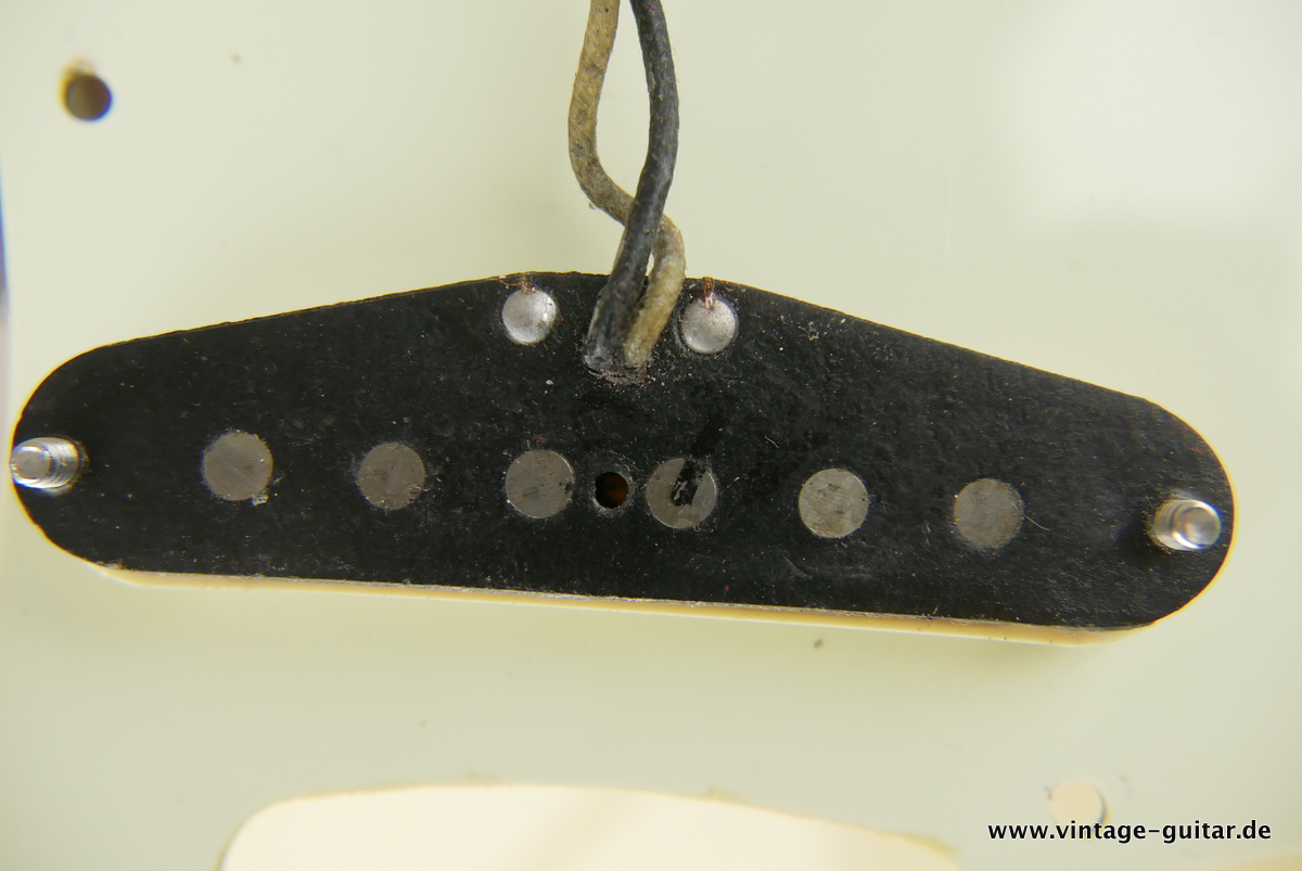 img/vintage/3658/Fender_Stratocaster_white_refinished_new_parts_1963-021.JPG
