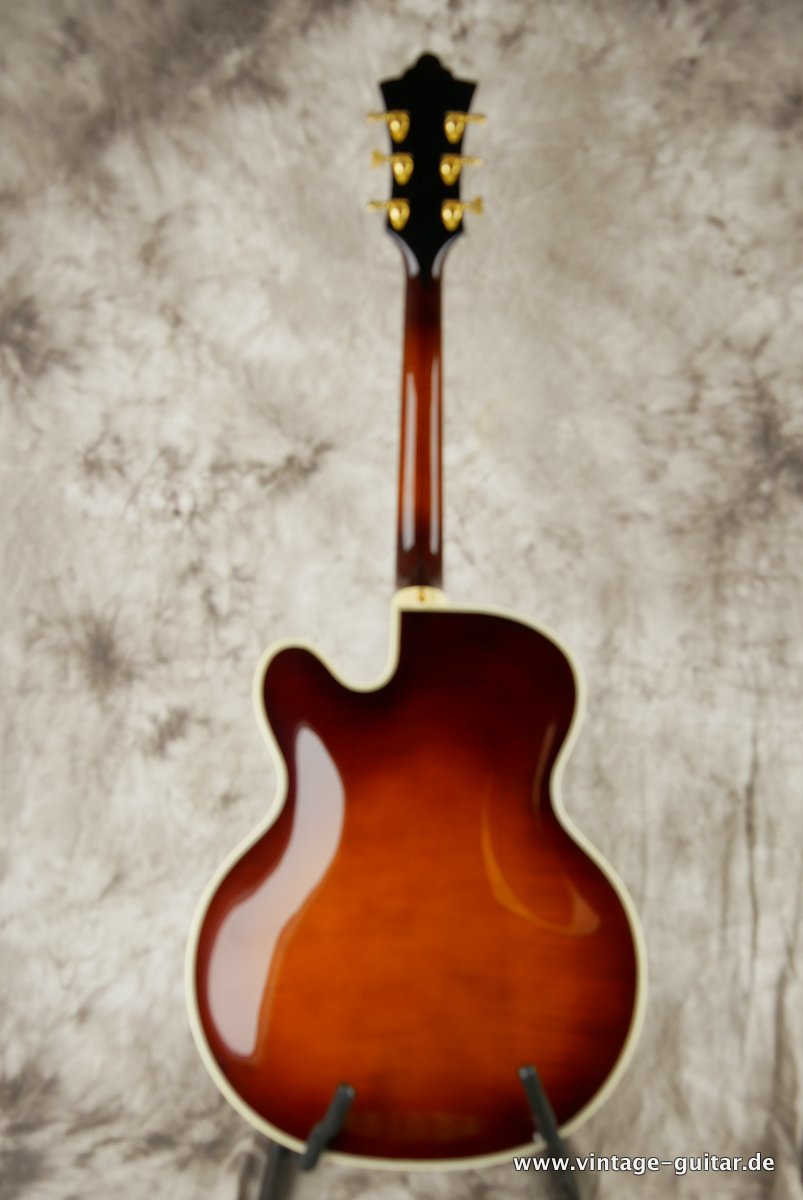 img/vintage/3663/Guild_Benedetto_Johnny_Smith_Award_violin_sunburst_2004-002.JPG