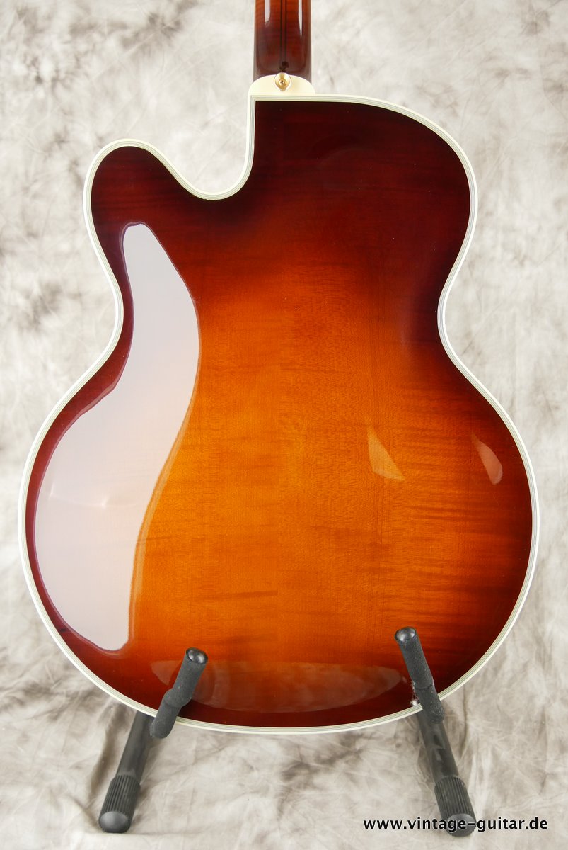 img/vintage/3663/Guild_Benedetto_Johnny_Smith_Award_violin_sunburst_2004-004.JPG