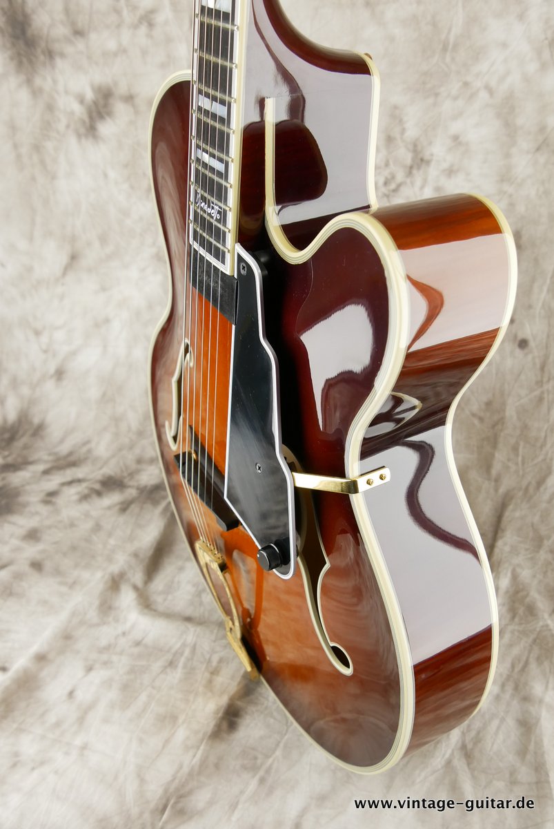 img/vintage/3663/Guild_Benedetto_Johnny_Smith_Award_violin_sunburst_2004-006.JPG