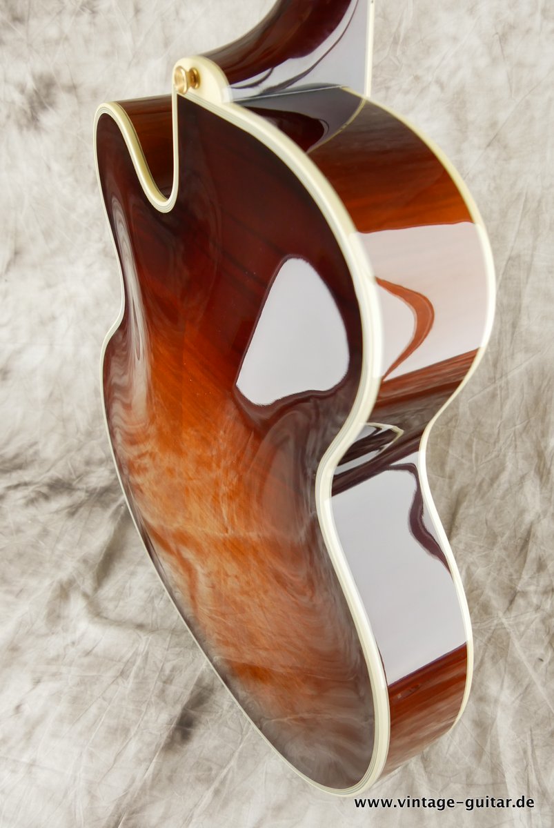 img/vintage/3663/Guild_Benedetto_Johnny_Smith_Award_violin_sunburst_2004-008.JPG