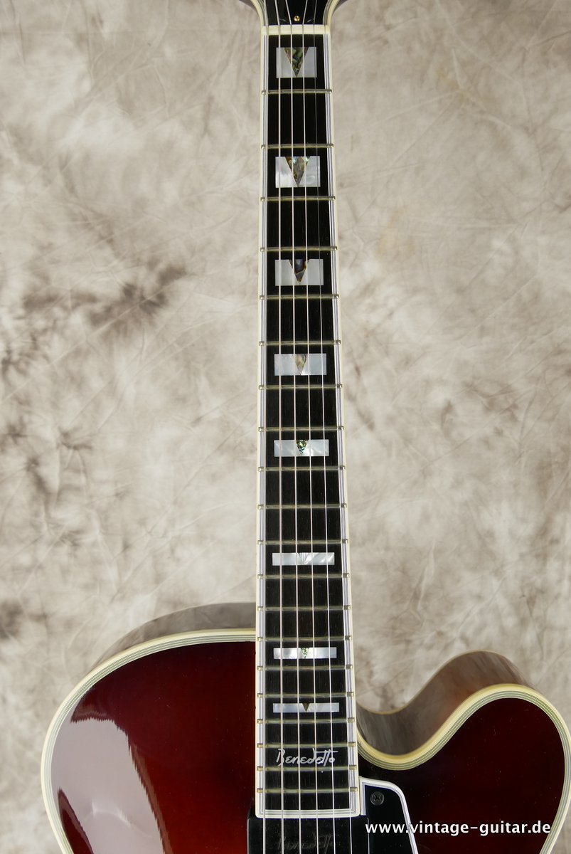img/vintage/3663/Guild_Benedetto_Johnny_Smith_Award_violin_sunburst_2004-011.JPG