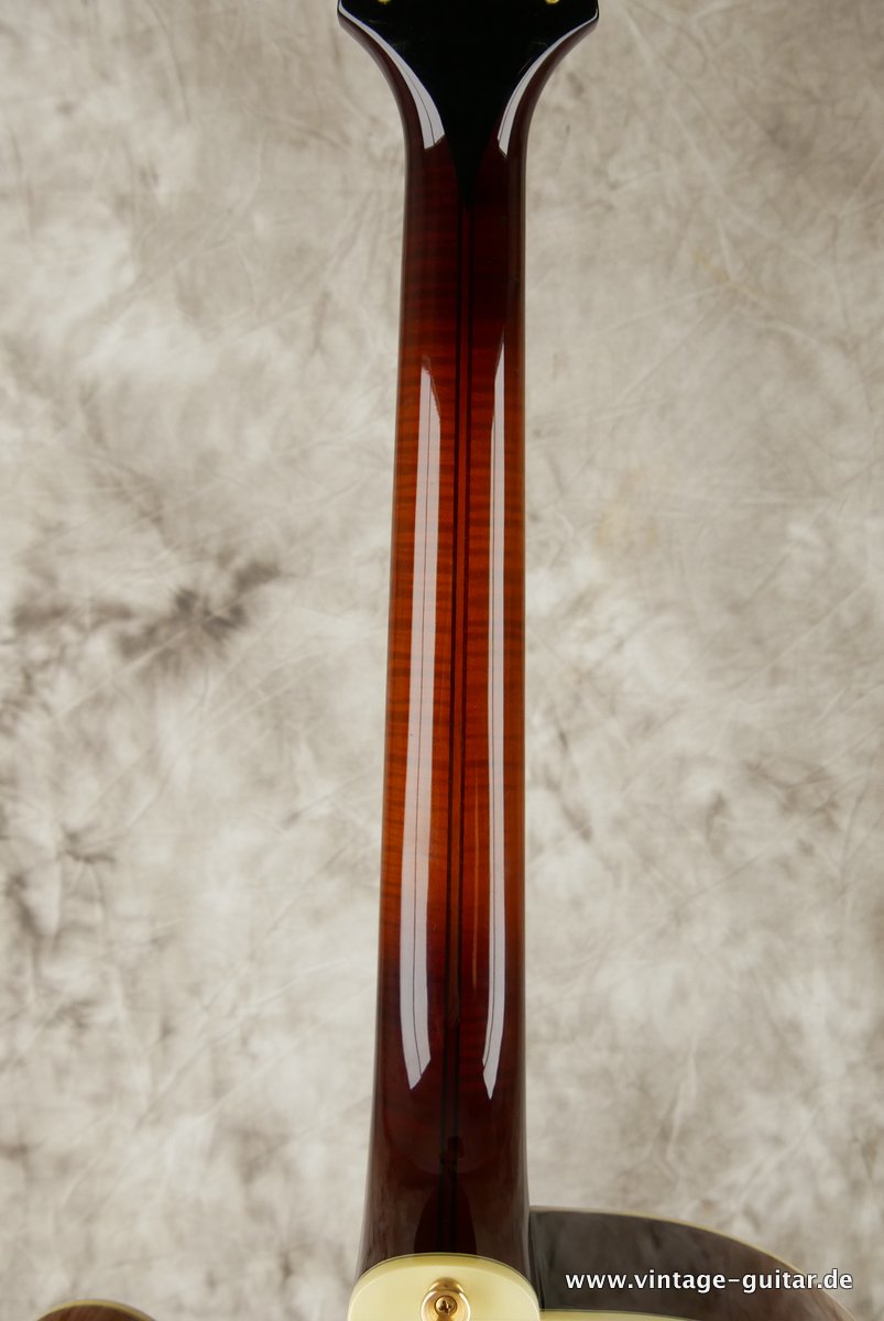img/vintage/3663/Guild_Benedetto_Johnny_Smith_Award_violin_sunburst_2004-012.JPG
