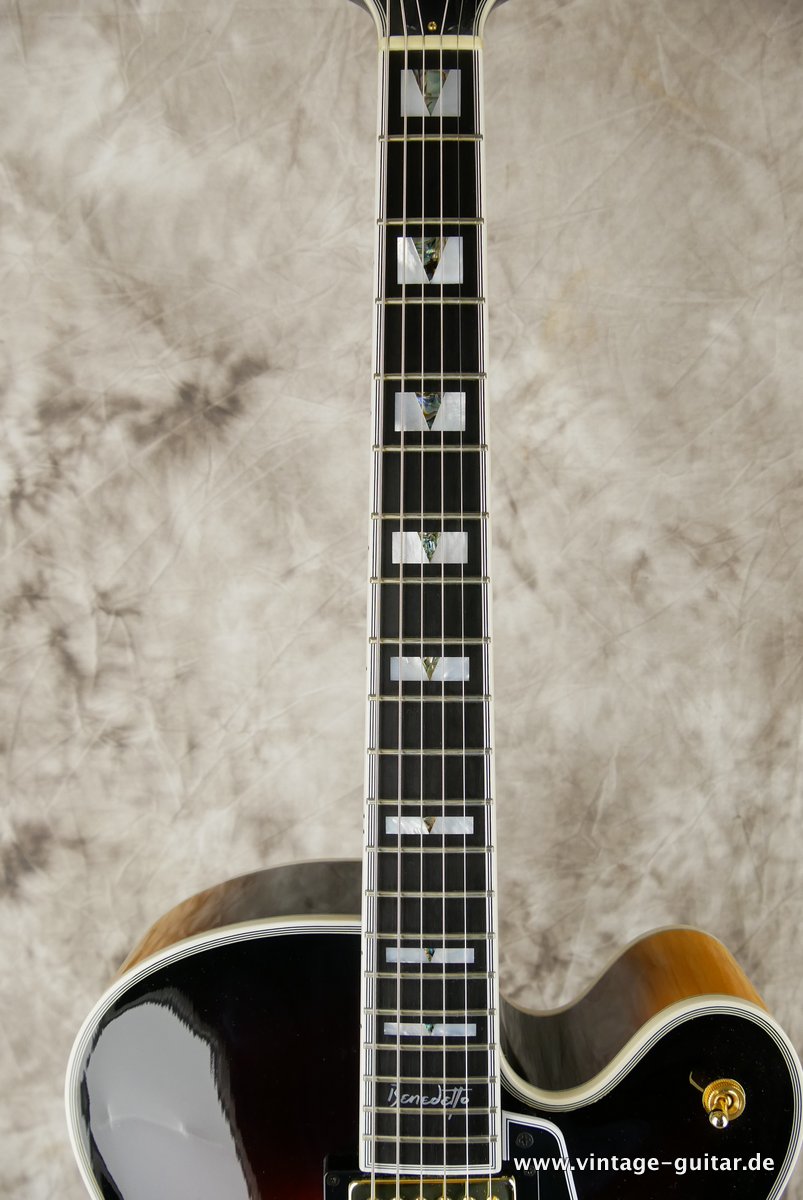 img/vintage/3664/Guild_Benedetto_X_700_Stuart_sunburst_2004-011.JPG