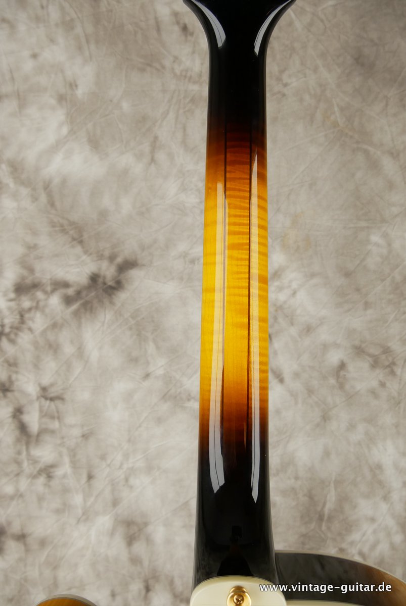img/vintage/3664/Guild_Benedetto_X_700_Stuart_sunburst_2004-012.JPG