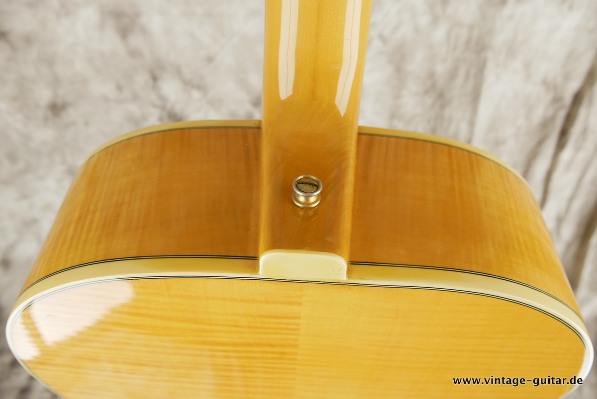 img/vintage/3676/Klira_Jumbo_flame_Maple_natural_1980-013.JPG