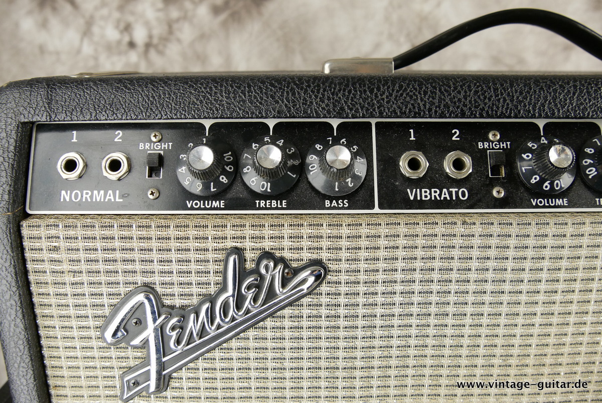img/vintage/3677/Fender_Tremolux_blackface_Top_Cab-black_1965-005.JPG