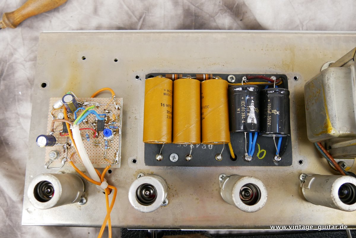 img/vintage/3677/Fender_Tremolux_blackface_Top_Cab-black_1965-016.JPG