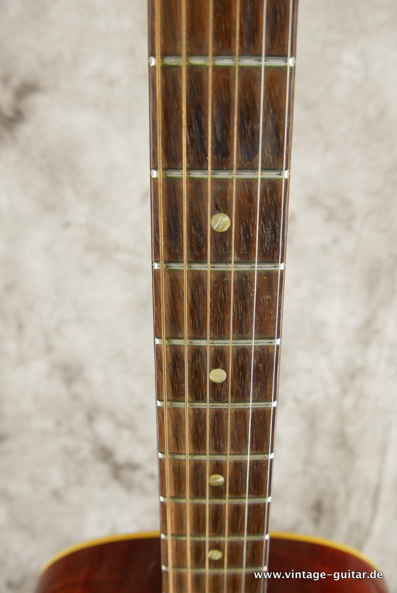 Gibson_J_45_ADJ_Bridge_cherry_sunburst_1964-011.JPG