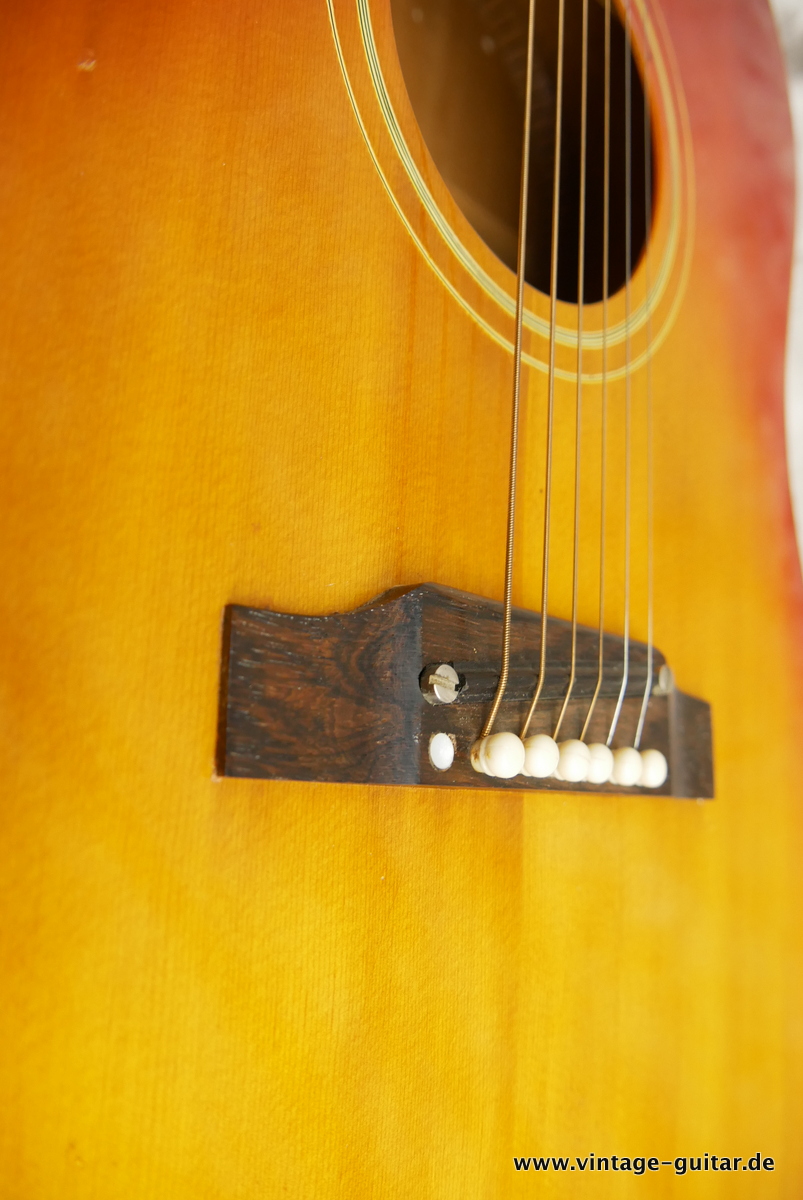 img/vintage/3678/Gibson_J_45_ADJ_Bridge_cherry_sunburst_1964-013.JPG