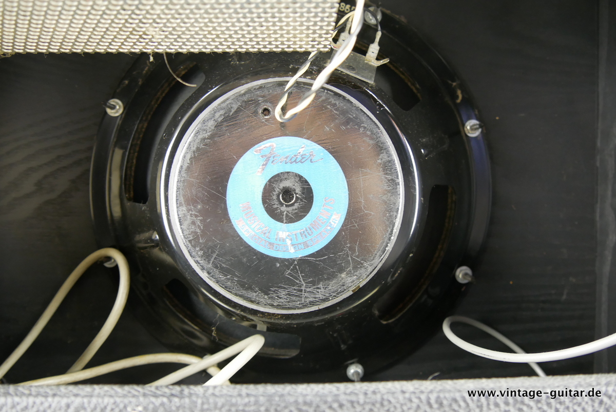 Fender_Princeton_Reverb_II_wheels_1983-009.JPG