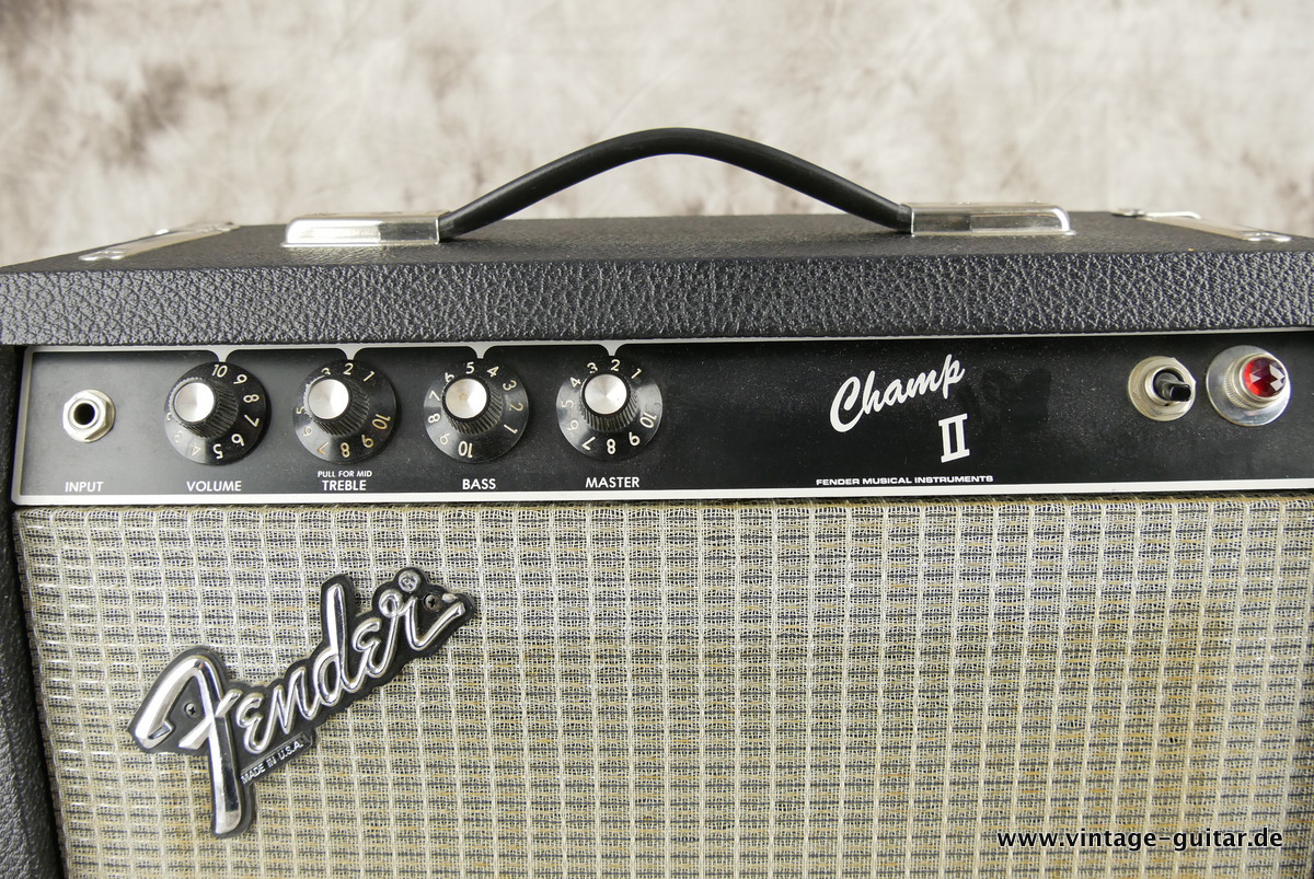 Fender_Champ_II_1982-003.JPG