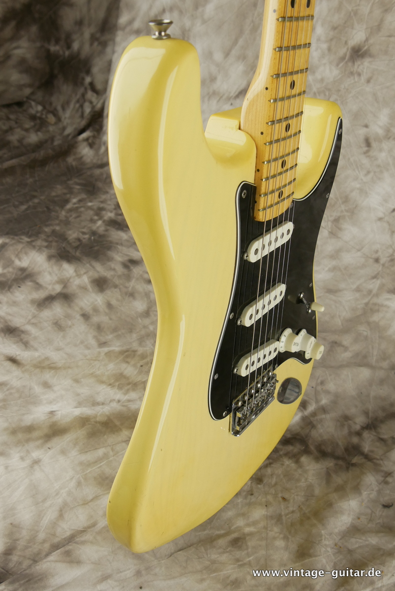 Fender_Stratocaster_blonde_1976-005.JPG