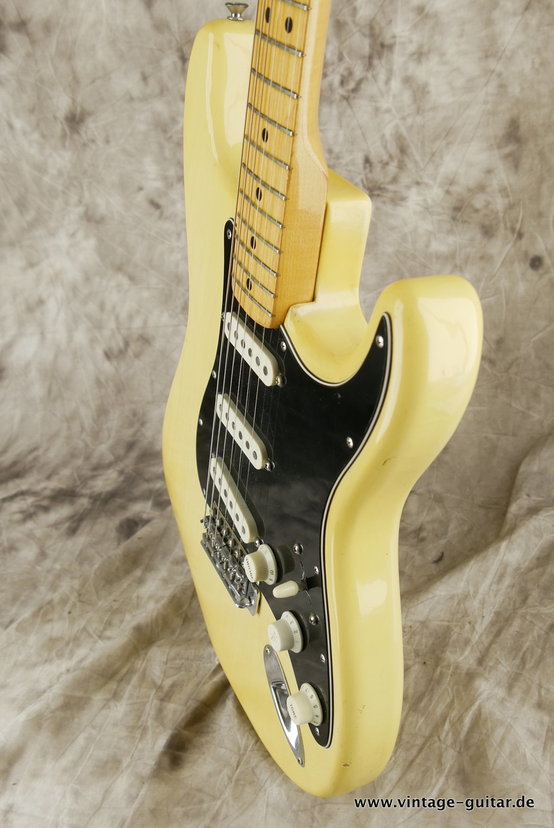 Fender_Stratocaster_blonde_1976-006.JPG