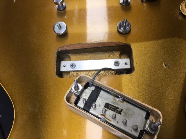 Gibson-Les-Paul-Deluxe-Lefthand-1970-021.JPG