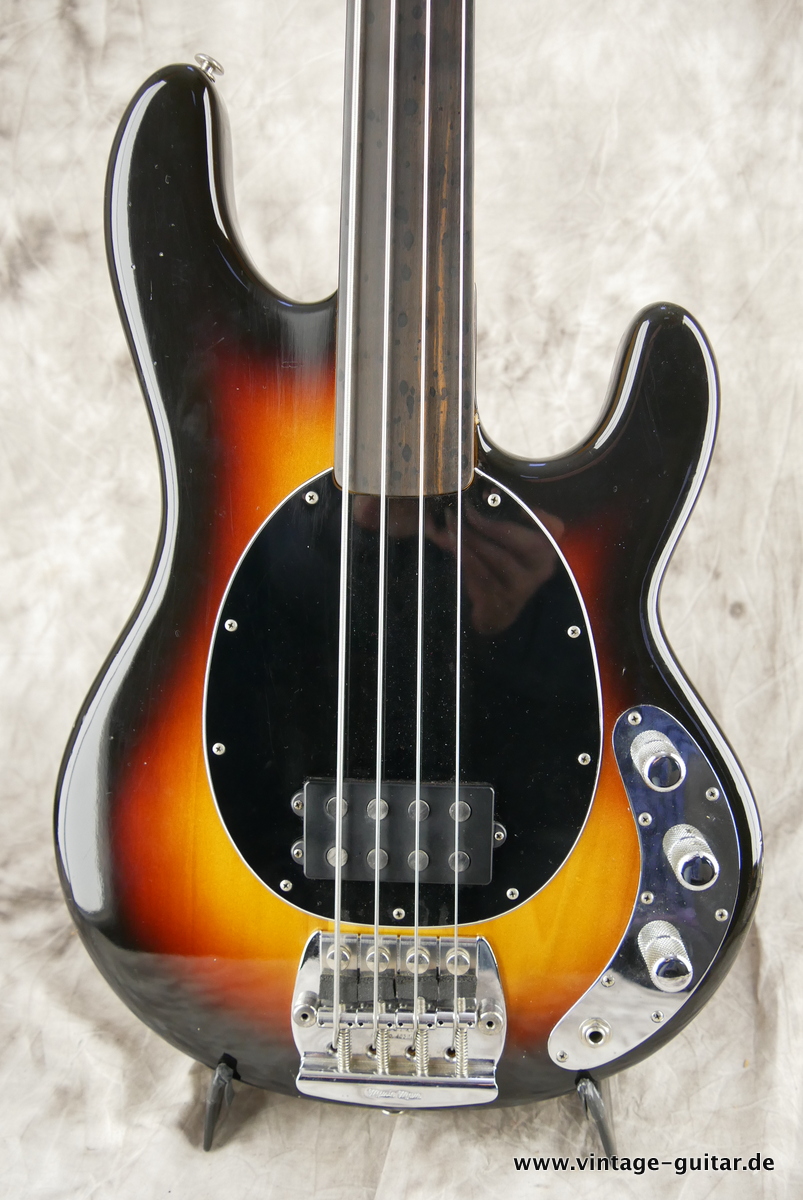 MusicMan_Sting_Ray_Bass_sunburst_1980-003.JPG