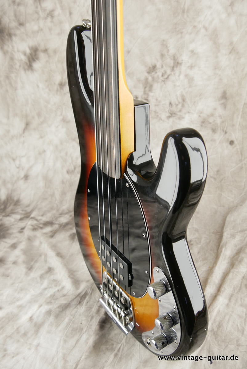 MusicMan_Sting_Ray_Bass_sunburst_1980-006.JPG