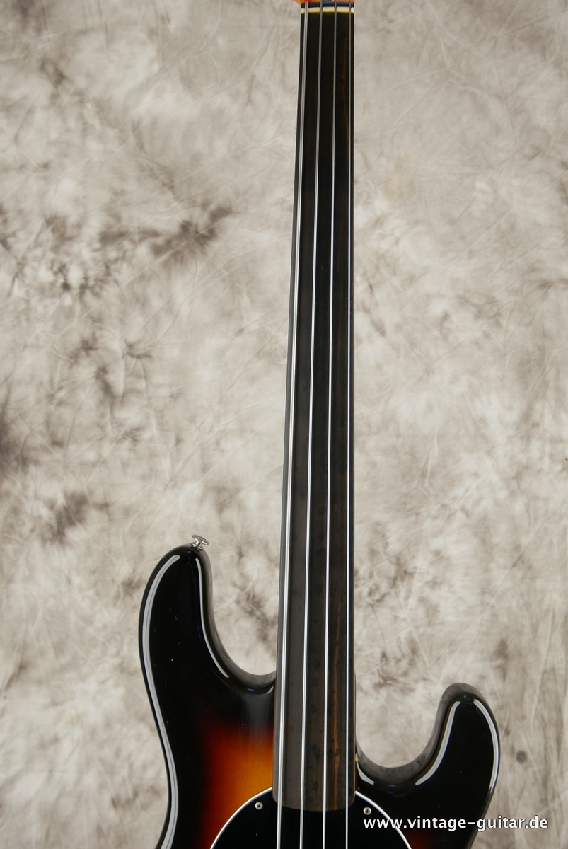 img/vintage/3751/MusicMan_Sting_Ray_Bass_sunburst_1980-011.JPG