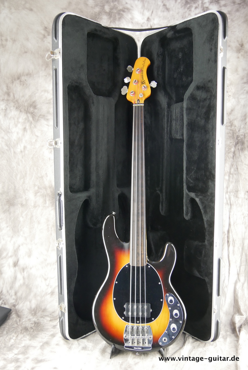 MusicMan_Sting_Ray_Bass_sunburst_1980-013.JPG