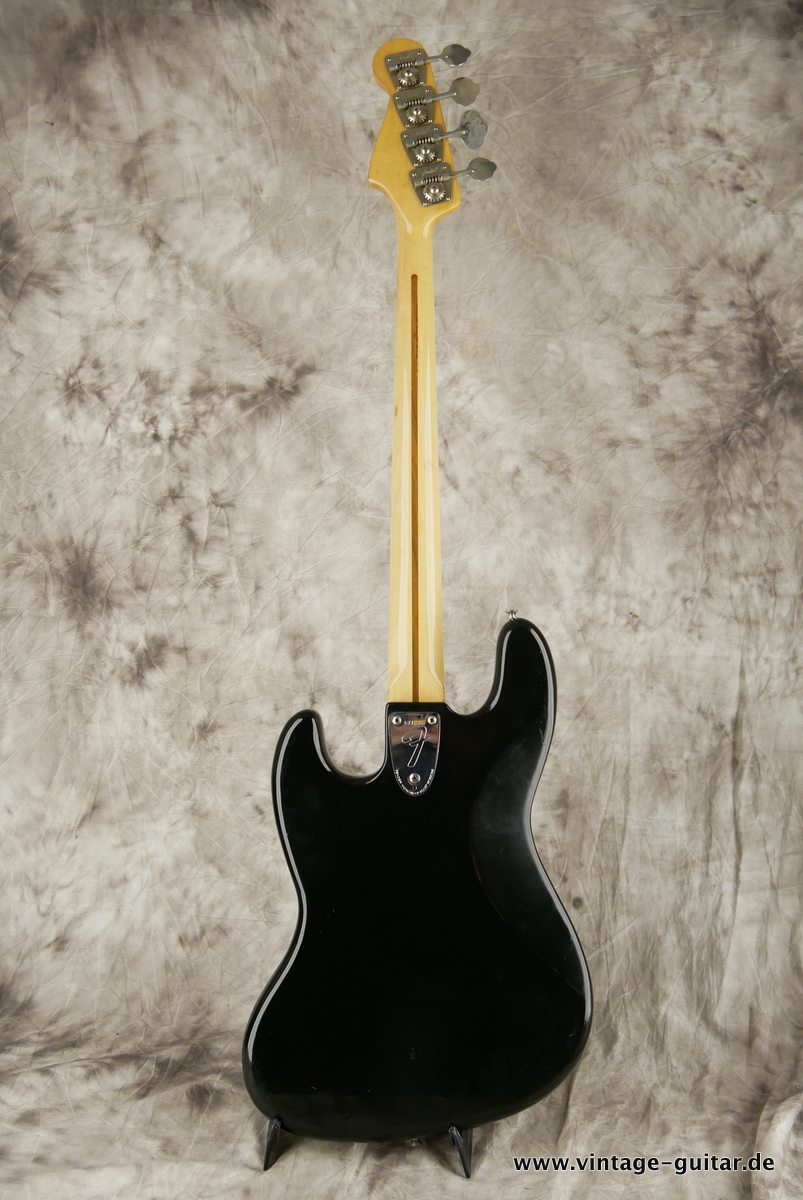 Fender_Jazz_Bass_black_1975-002.JPG