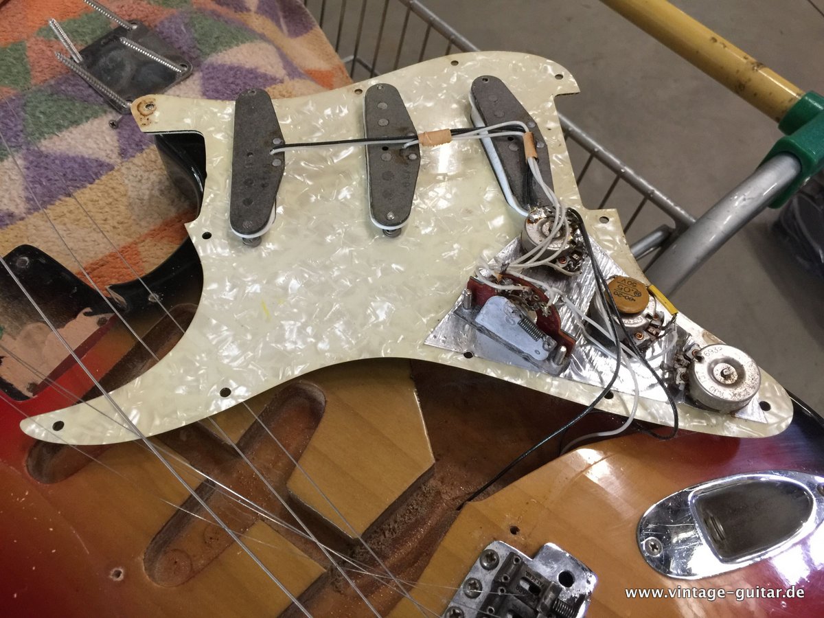 Fender_Stratocaster_1969-sunburst-021.jpg
