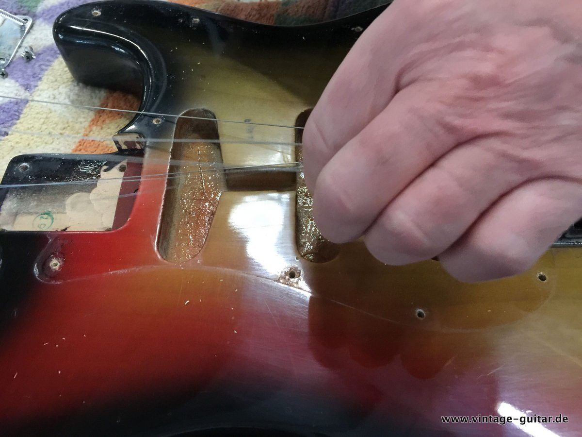 Fender_Stratocaster_1969-sunburst-030.jpg