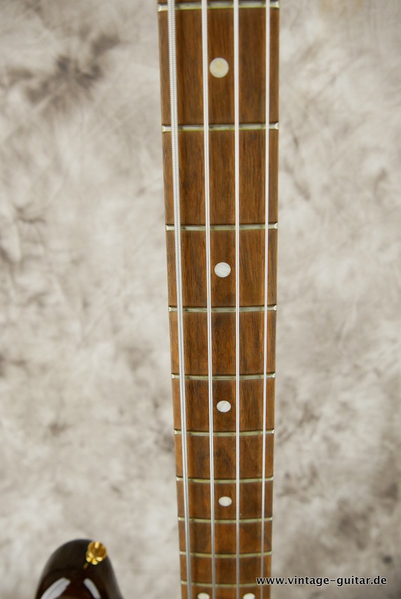 Fender-Precision-Special-walnut-bass-1982-012.JPG