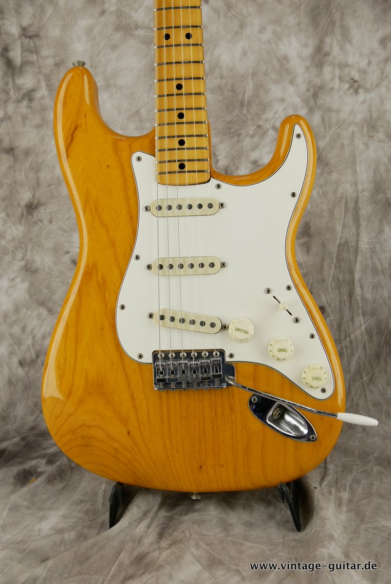 Fender-Stratocaster-Natural-1974-1975-002.JPG