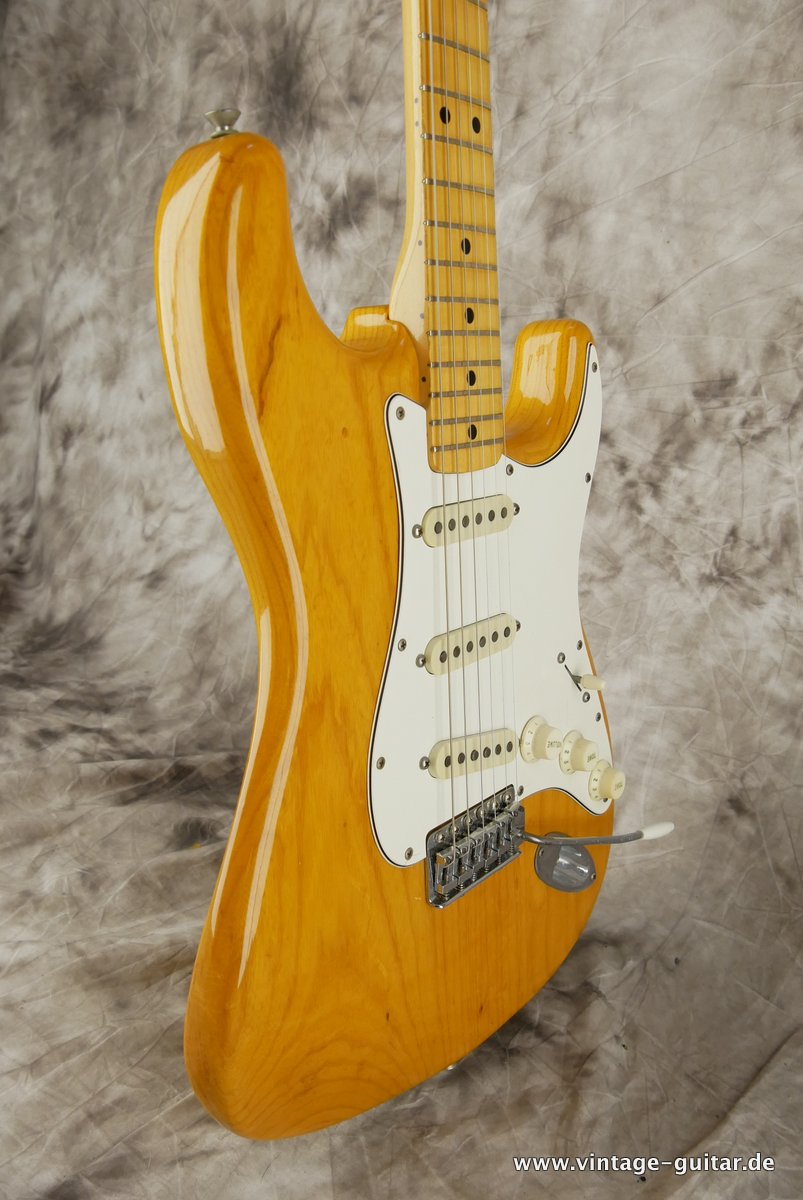 Fender-Stratocaster-Natural-1974-1975-005.JPG