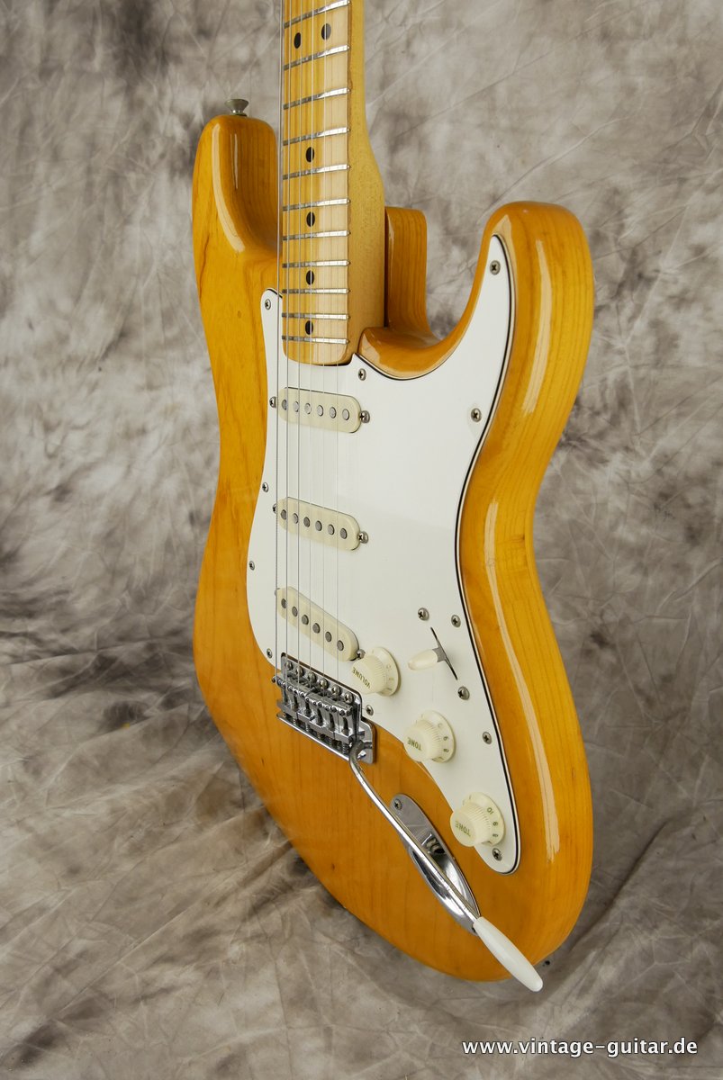 Fender-Stratocaster-Natural-1974-1975-006.JPG