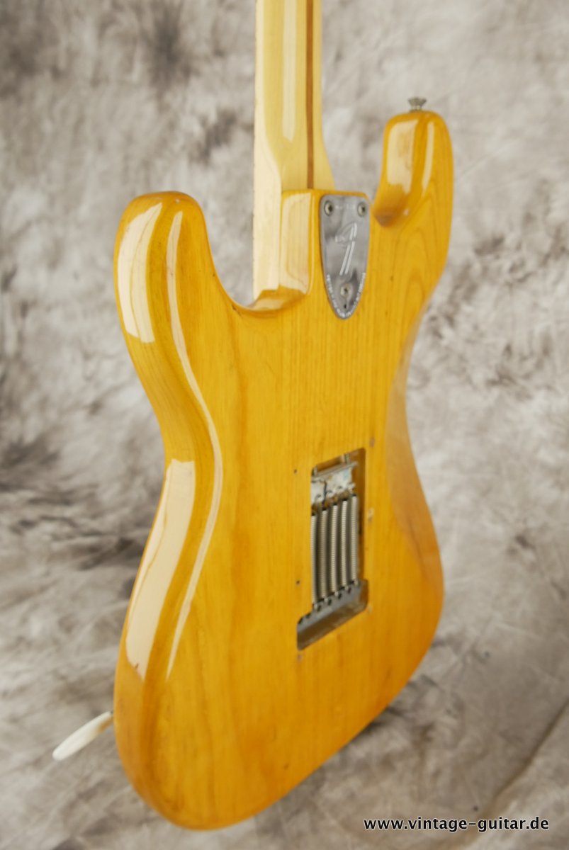 Fender-Stratocaster-Natural-1974-1975-007.JPG