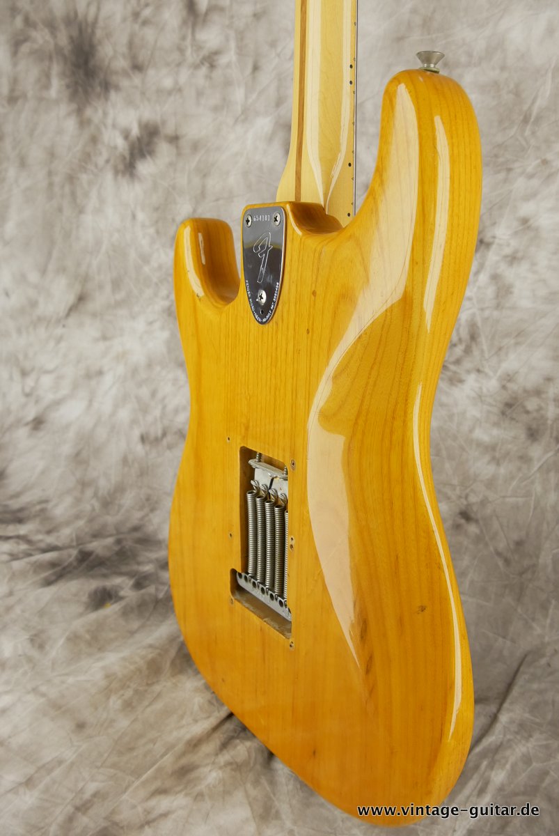 Fender-Stratocaster-Natural-1974-1975-008.JPG