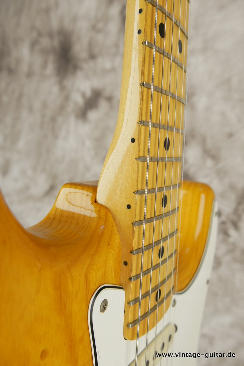 Fender-Stratocaster-Natural-1974-1975-014.JPG