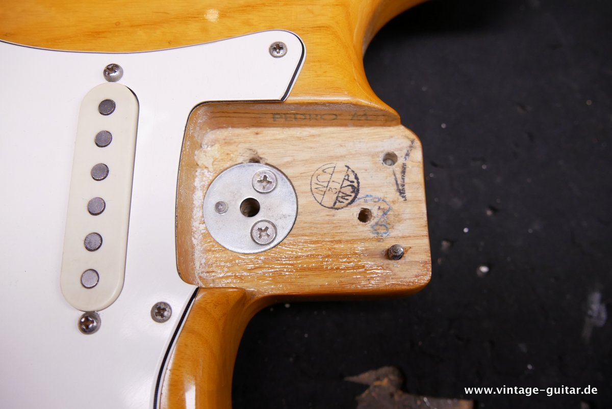 Fender-Stratocaster-Natural-1974-1975-022.JPG